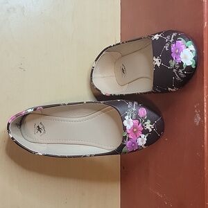 Beverly Hills Polo Club Floral Print flats size 8 New no tags